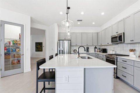 House in Wesley Chapel, Florida 6 bedrooms, 381.92 sq.m. № 2165884 - photo 24