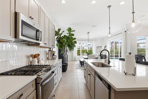 House in Wesley Chapel, Florida 6 bedrooms, 381.92 sq.m. № 2165884 - photo 20