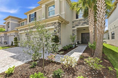 House in Wesley Chapel, Florida 6 bedrooms, 381.92 sq.m. № 2165884 - photo 2