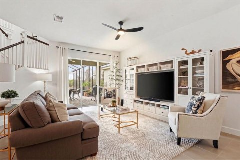 House in Wesley Chapel, Florida 6 bedrooms, 381.92 sq.m. № 2165884 - photo 8