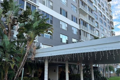 Condo in Hollywood, Florida, 1 bedroom  № 1995631 - photo 7