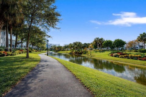 Condo in Hollywood, Florida, 1 bedroom  № 1995631 - photo 9