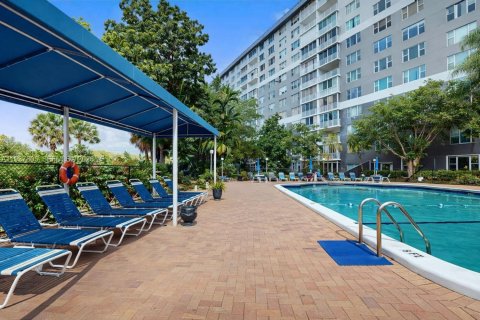 Condo in Hollywood, Florida, 1 bedroom  № 1995631 - photo 16