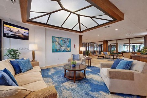 Condo in Hollywood, Florida, 1 bedroom  № 1995631 - photo 17