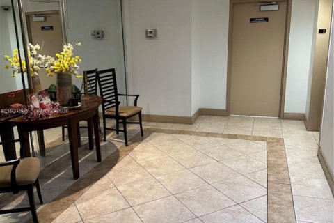 Condo in Hollywood, Florida, 1 bedroom  № 1995631 - photo 5