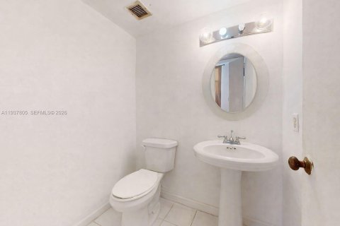 Condo in Hollywood, Florida, 1 bedroom  № 1995631 - photo 23