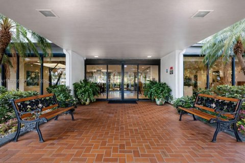 Condo in Hollywood, Florida, 1 bedroom  № 1995631 - photo 15