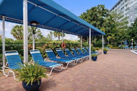 Condo in Hollywood, Florida, 1 bedroom  № 1995631 - photo 14