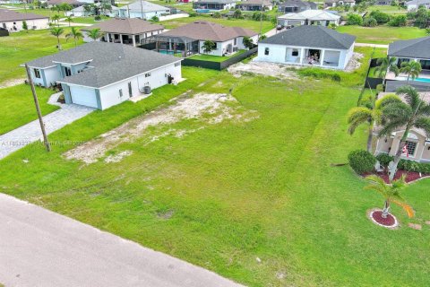 Купить земельный участок в Кейп-Корал, Флорида № 2022436 - фото 5