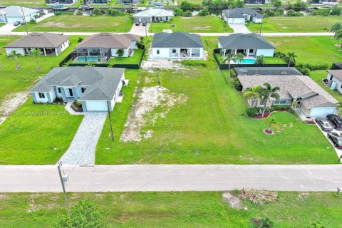 Купить земельный участок в Кейп-Корал, Флорида № 2022436 - фото 11