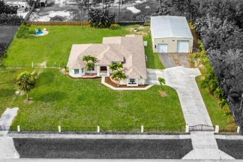 House in Loxahatchee Groves, Florida 4 bedrooms, 287.9 sq.m. № 1099869 - photo 1