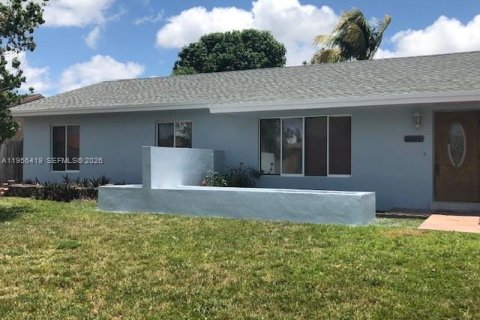 House in Hialeah, Florida 3 bedrooms, 136.1 sq.m. № 2011983