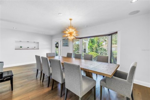 House in Saint Petersburg, Florida 3 bedrooms, 168.8 sq.m. № 1790000 - photo 8