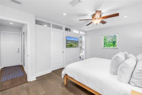 House in Saint Petersburg, Florida 3 bedrooms, 168.8 sq.m. № 1790000 - photo 28