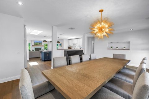 House in Saint Petersburg, Florida 3 bedrooms, 168.8 sq.m. № 1790000 - photo 7