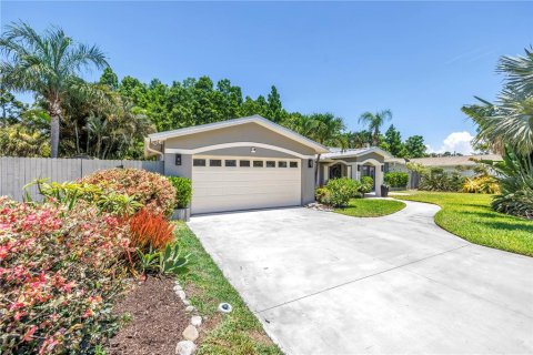 House in Saint Petersburg, Florida 3 bedrooms, 168.8 sq.m. № 1790000 - photo 2