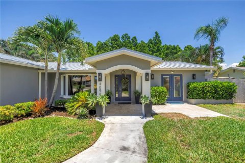 House in Saint Petersburg, Florida 3 bedrooms, 168.8 sq.m. № 1790000 - photo 3