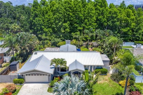House in Saint Petersburg, Florida 3 bedrooms, 168.8 sq.m. № 1790000 - photo 1