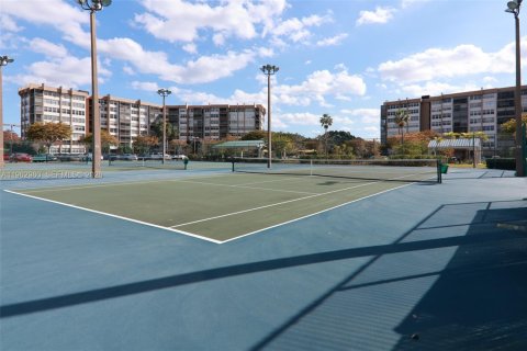 Copropriété à vendre à Pembroke Pines, Floride: 2 chambres, 91.04 m2 № 2025272 - photo 26