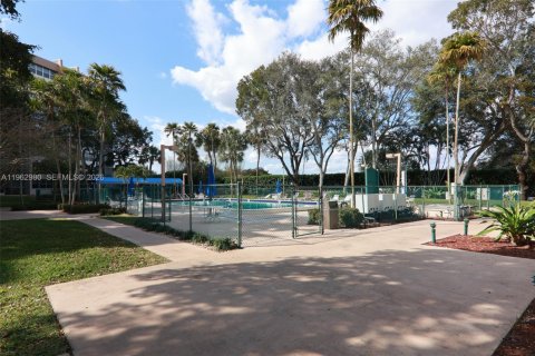 Copropriété à vendre à Pembroke Pines, Floride: 2 chambres, 91.04 m2 № 2025272 - photo 24