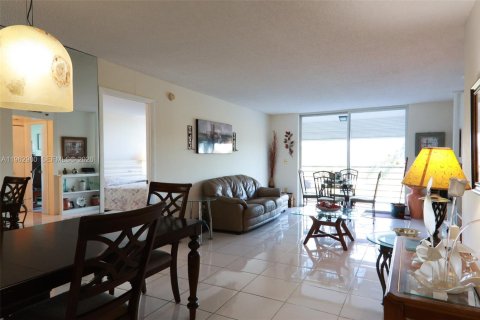 Copropriété à vendre à Pembroke Pines, Floride: 2 chambres, 91.04 m2 № 2025272 - photo 7