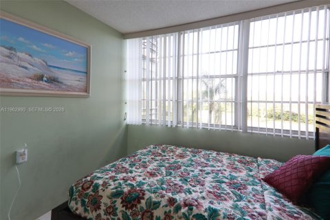 Copropriété à vendre à Pembroke Pines, Floride: 2 chambres, 91.04 m2 № 2025272 - photo 19