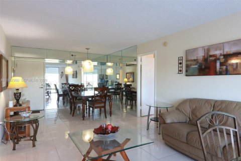 Copropriété à vendre à Pembroke Pines, Floride: 2 chambres, 91.04 m2 № 2025272 - photo 9