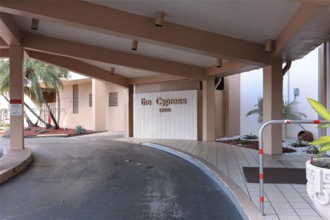 Copropriété à vendre à Pembroke Pines, Floride: 2 chambres, 91.04 m2 № 2025272 - photo 2