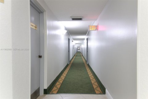 Copropriété à vendre à Pembroke Pines, Floride: 2 chambres, 91.04 m2 № 2025272 - photo 6