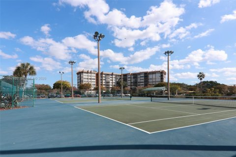 Copropriété à vendre à Pembroke Pines, Floride: 2 chambres, 91.04 m2 № 2025272 - photo 27