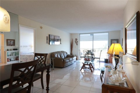 Copropriété à vendre à Pembroke Pines, Floride: 2 chambres, 91.04 m2 № 2025272 - photo 10
