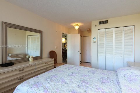 Copropriété à vendre à Pembroke Pines, Floride: 2 chambres, 91.04 m2 № 2025272 - photo 16