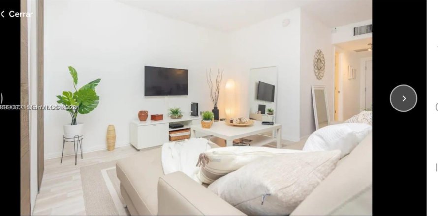Estudio en el Condominio en Miami Beach, Florida  № 2154533
