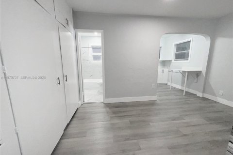 Снять в аренду виллу или дом в Холливуд, Флорида 1 спальня, № 2031101 - фото 2