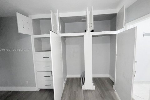 Снять в аренду виллу или дом в Холливуд, Флорида 1 спальня, № 2031101 - фото 8