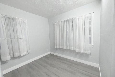 Снять в аренду виллу или дом в Холливуд, Флорида 1 спальня, № 2031101 - фото 7