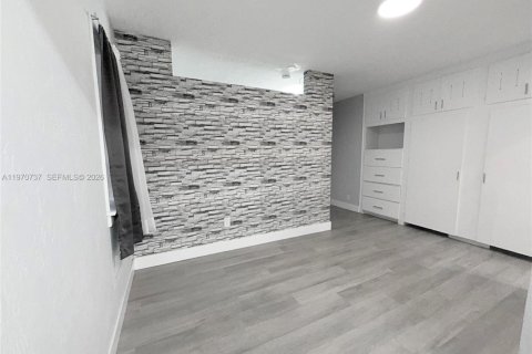 Снять в аренду виллу или дом в Холливуд, Флорида 1 спальня, № 2031101 - фото 5