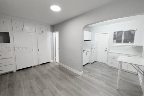 Снять в аренду виллу или дом в Холливуд, Флорида 1 спальня, № 2031101 - фото 3