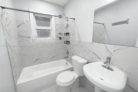 Снять в аренду виллу или дом в Холливуд, Флорида 1 спальня, № 2031101 - фото 4