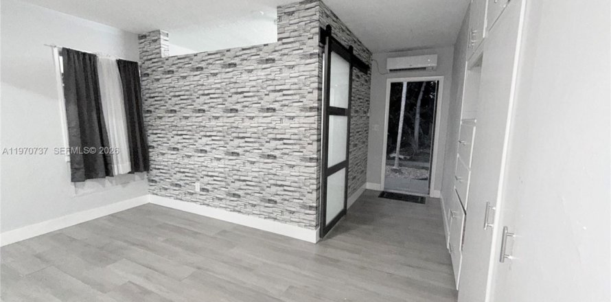 Дом в Холливуд, Флорида 1 спальня № 2031101