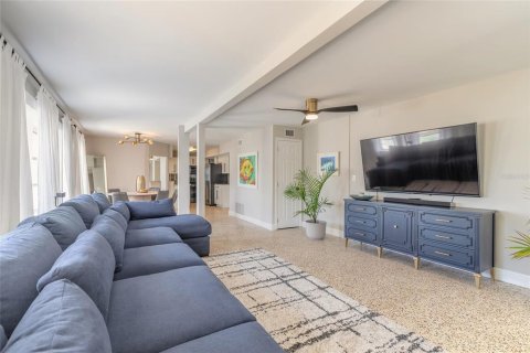House in Daytona Beach, Florida 3 bedrooms, 283.54 sq.m. № 1760267 - photo 8