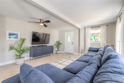 House in Daytona Beach, Florida 3 bedrooms, 283.54 sq.m. № 1760267 - photo 6