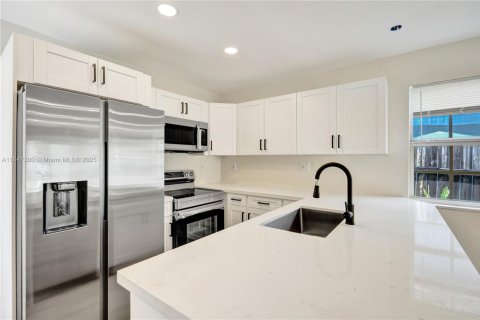 House in Sunrise, Florida 3 bedrooms, 93.37 sq.m. № 1847752 - photo 8