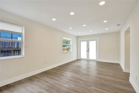 House in Sunrise, Florida 3 bedrooms, 93.37 sq.m. № 1847752 - photo 13