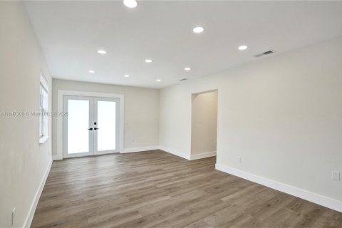 House in Sunrise, Florida 3 bedrooms, 93.37 sq.m. № 1847752 - photo 14