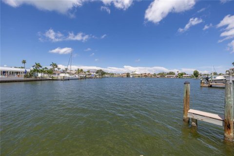 Terreno en venta en Treasure Island, Florida № 1883080 - foto 8