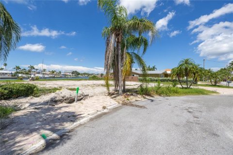 Terreno en venta en Treasure Island, Florida № 1883080 - foto 5