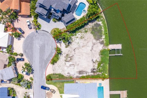 Terreno en venta en Treasure Island, Florida № 1883080 - foto 1