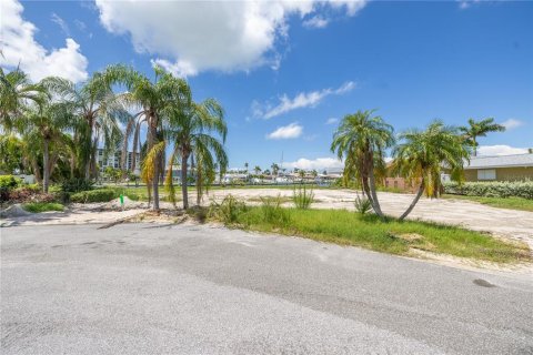 Terreno en venta en Treasure Island, Florida № 1883080 - foto 4