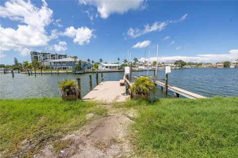 Terreno en venta en Treasure Island, Florida № 1883080 - foto 6